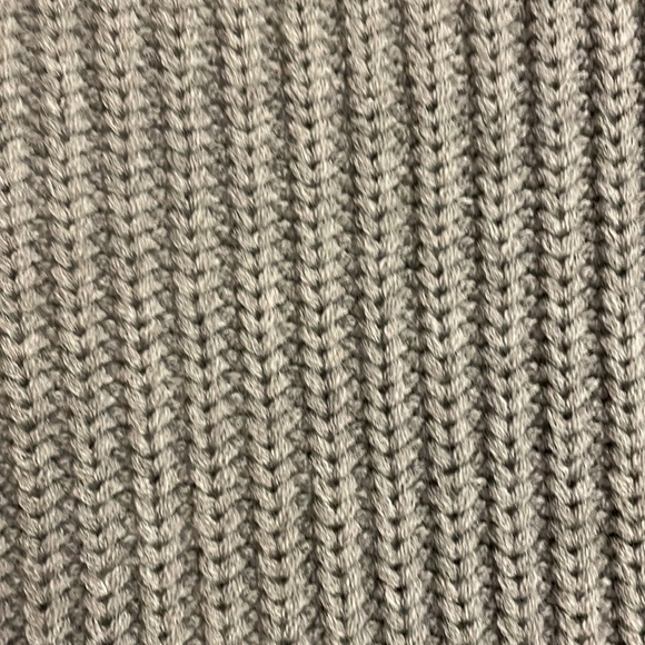 Chunky grey sweater with Pom poms - Picture 3 of 4